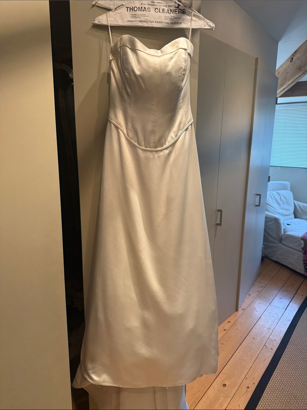 Classic Strapless Satin Bridal Gown in Ivory Satin size 2-4